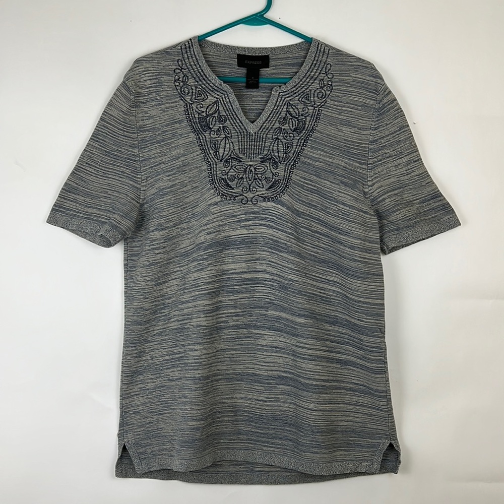 EXPRESS women’s short sleeve navy blue embroidered chest on heathered bl…